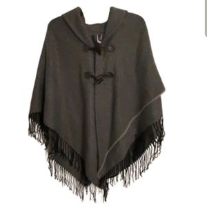 🛍 Closet clear out 🛍 Shawl/Poncho